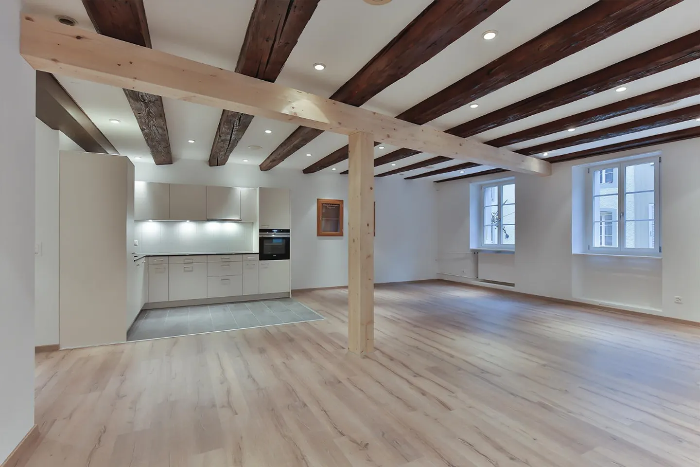 Charmante appartement de 3,5 pièces dans la vieille ville historique de Zofingen - Photo 2 sur 10