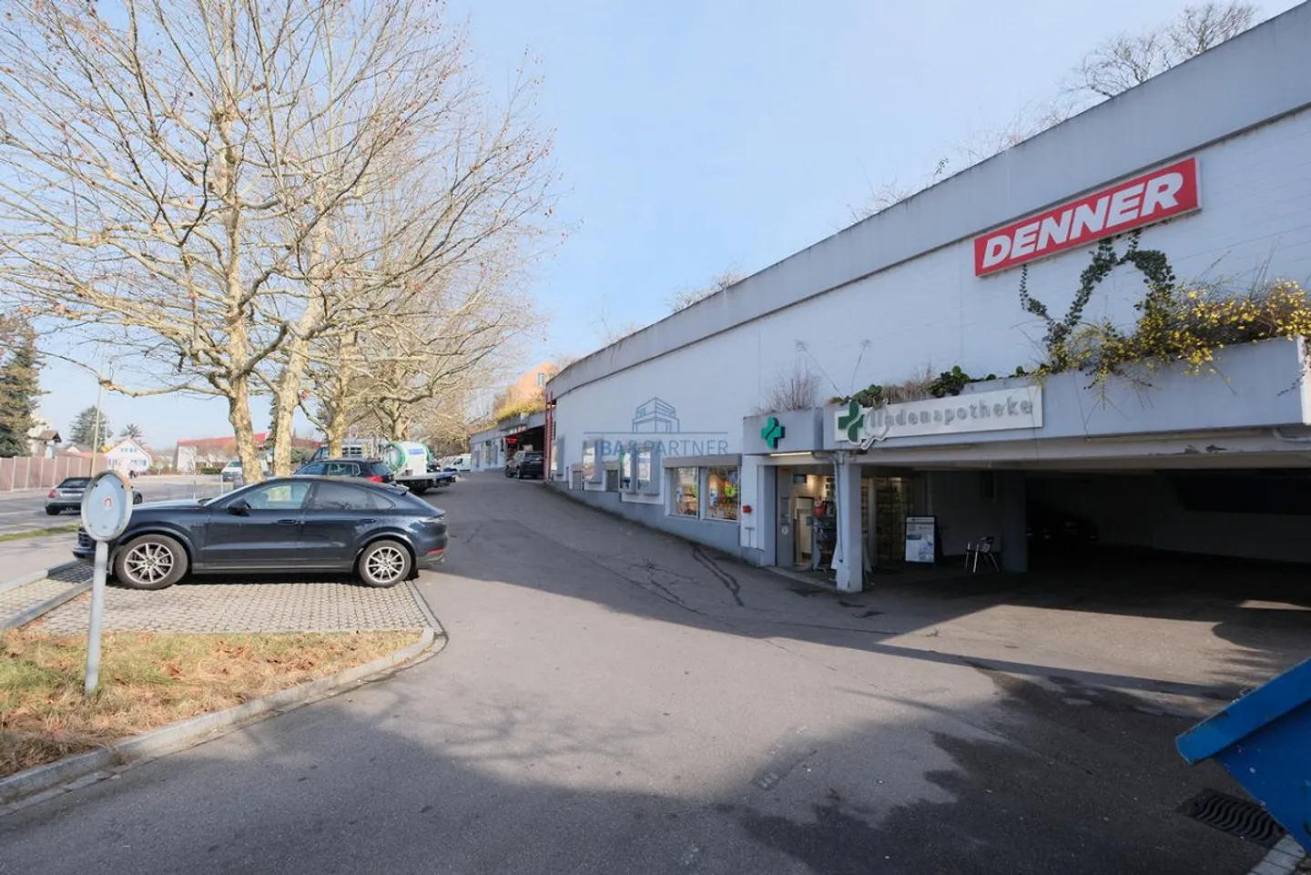 Edificio commerciale e residenziale attraente con potenziale di sviluppo - Foto 2 di 13