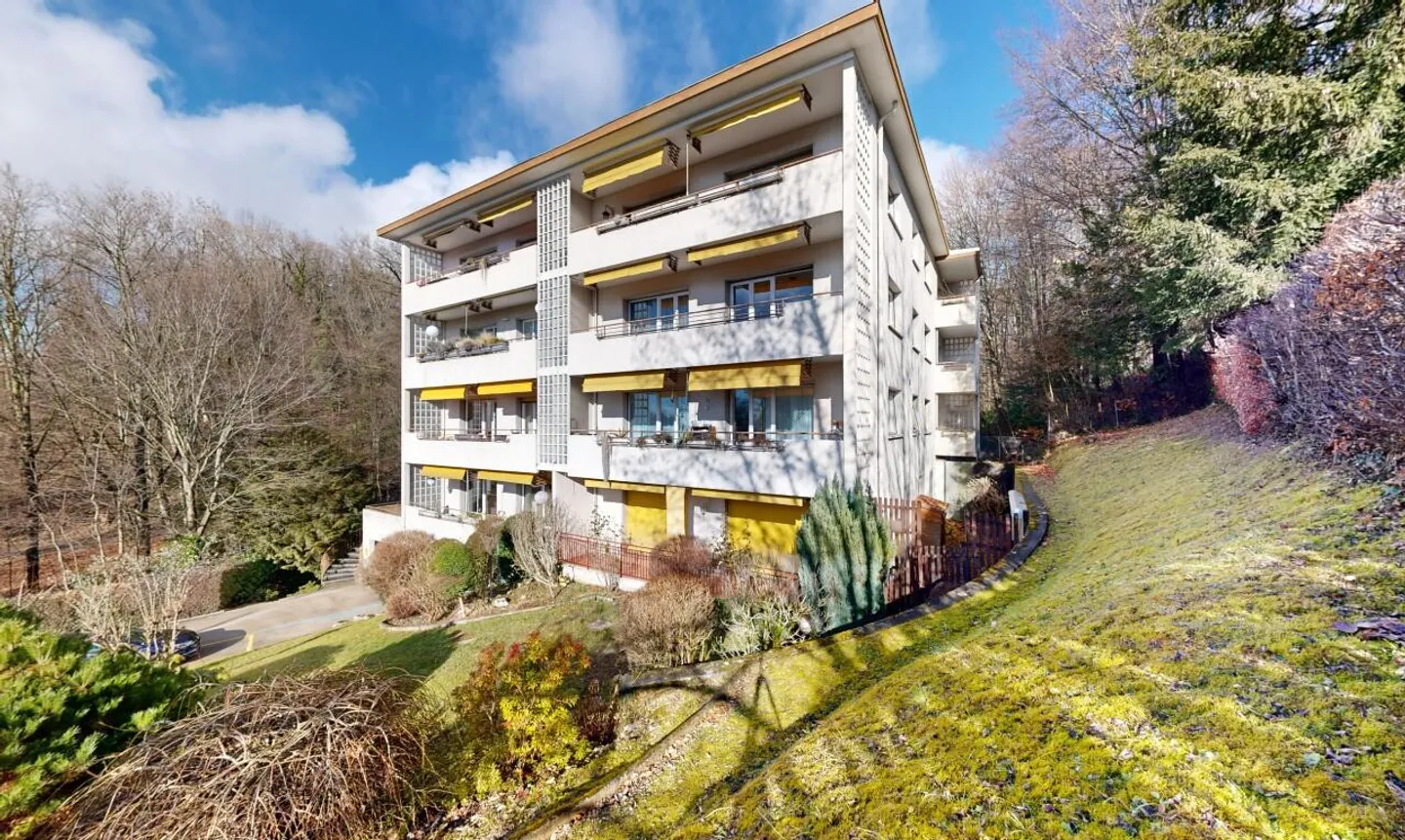 Appartamento luminoso con 4 camere da letto, balconi e vista libera - Foto 1 di 11