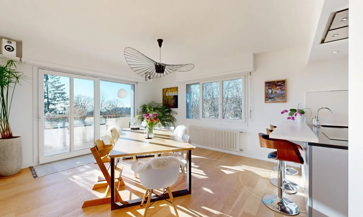 Appartamento luminoso con 4 camere da letto, balconi e vista libera - Foto 5 di 11