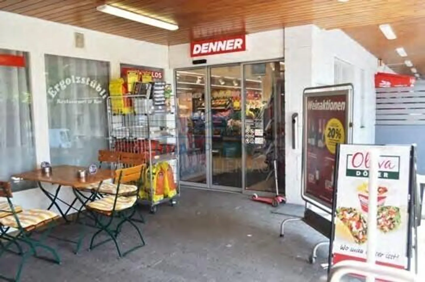 Edificio commerciale e residenziale attraente con potenziale di sviluppo - Foto 6 di 13