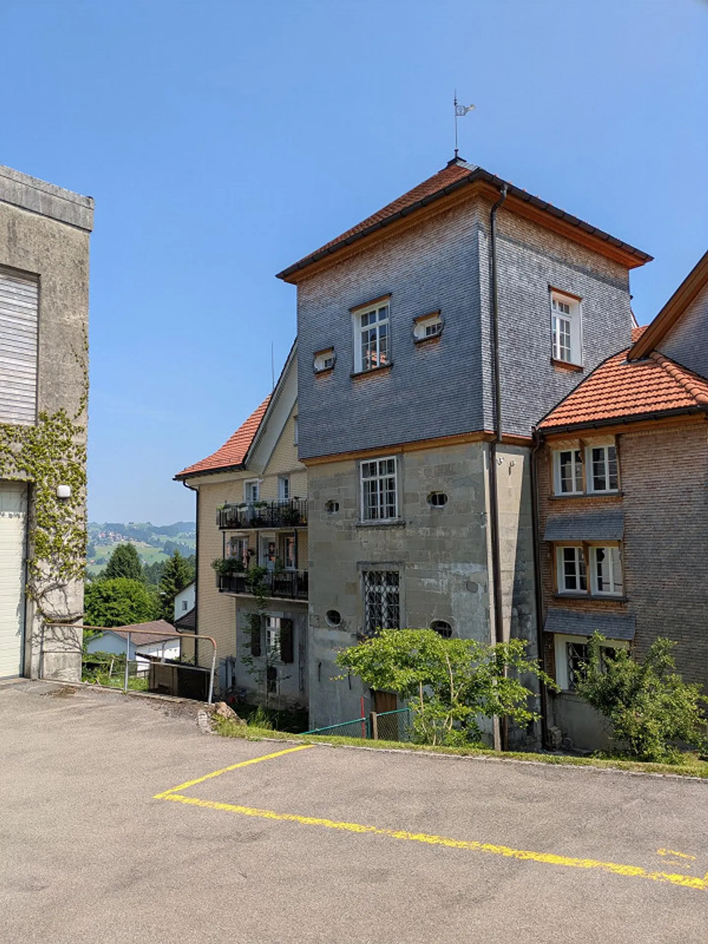 Historisches Mehrfamilienhaus - Foto 2 von 13