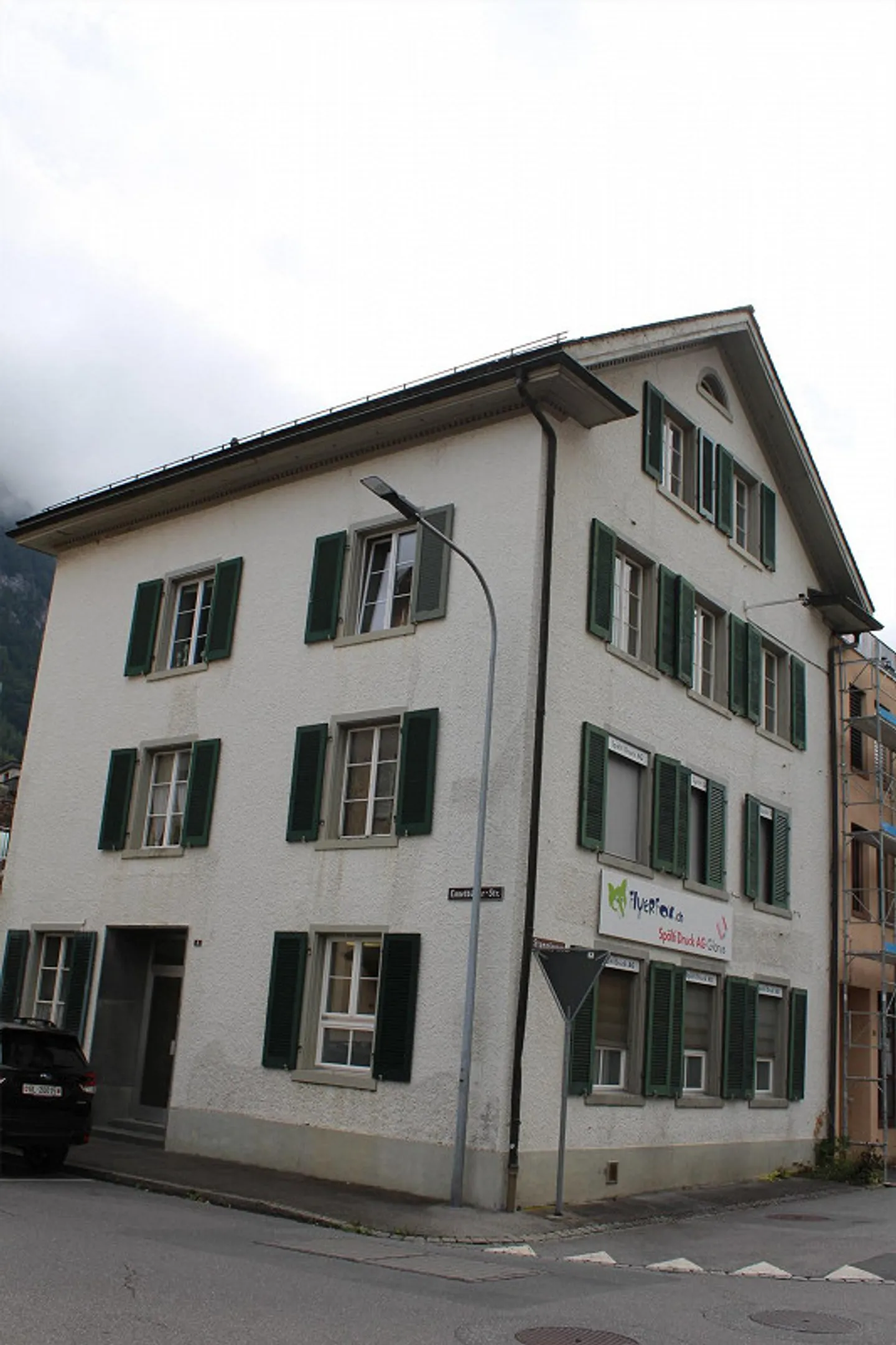 charmante 2.5-Zimmer-Dachwohnung in Glarus - Foto 2 von 14