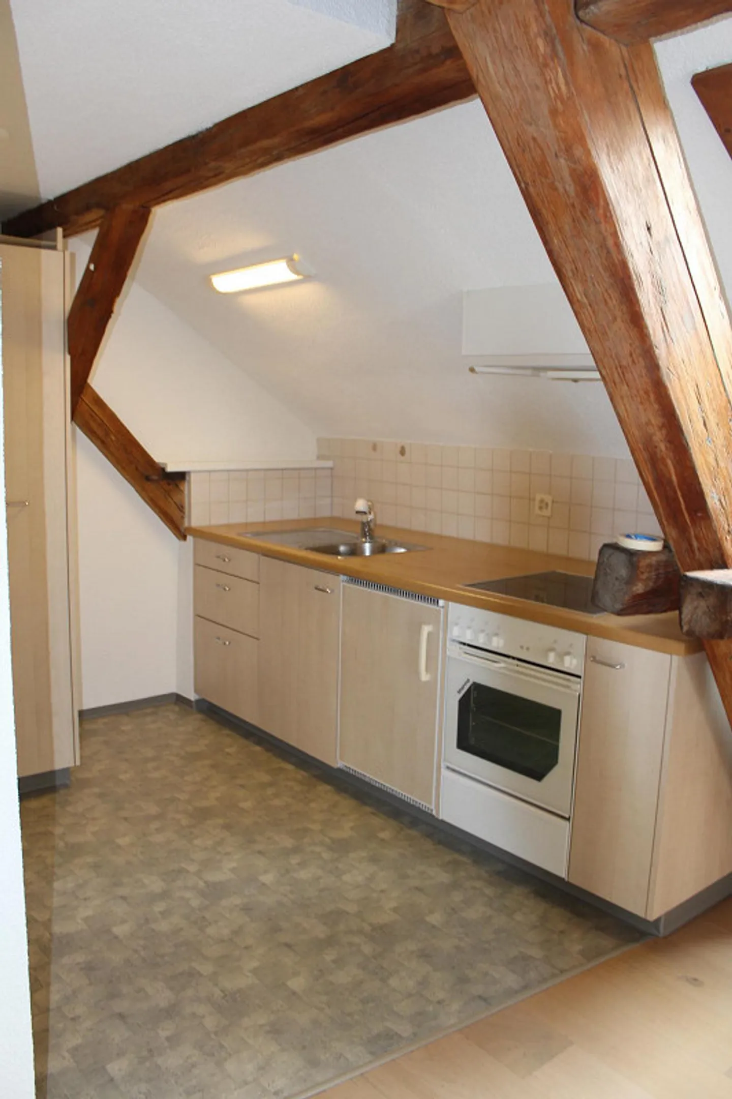 charmante 2.5-Zimmer-Dachwohnung in Glarus - Foto 3 von 14