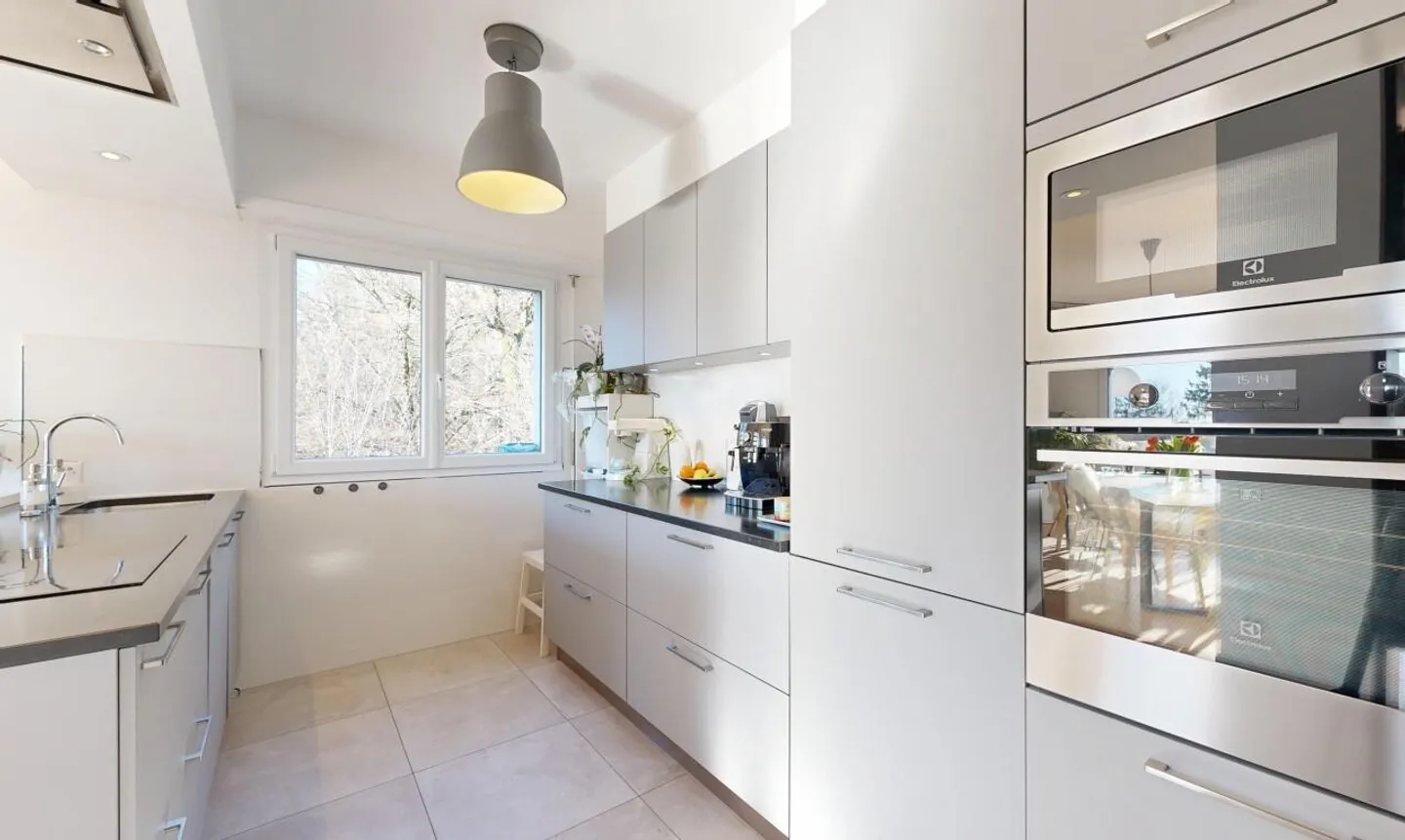 Appartamento luminoso con 4 camere da letto, balconi e vista libera - Foto 8 di 11