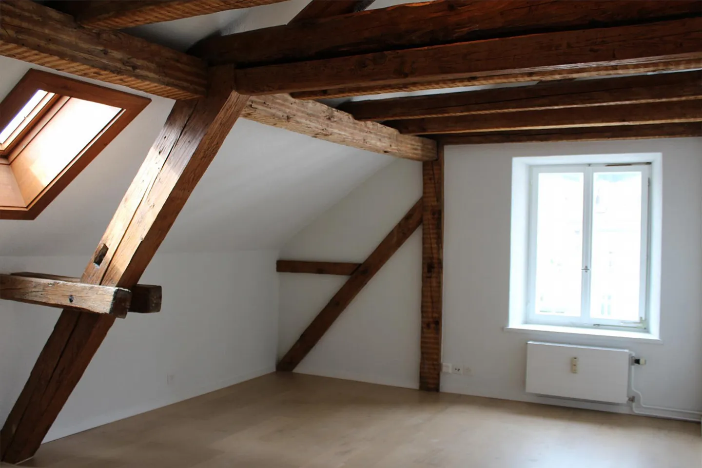 charmante 2.5-Zimmer-Dachwohnung in Glarus - Foto 4 von 14