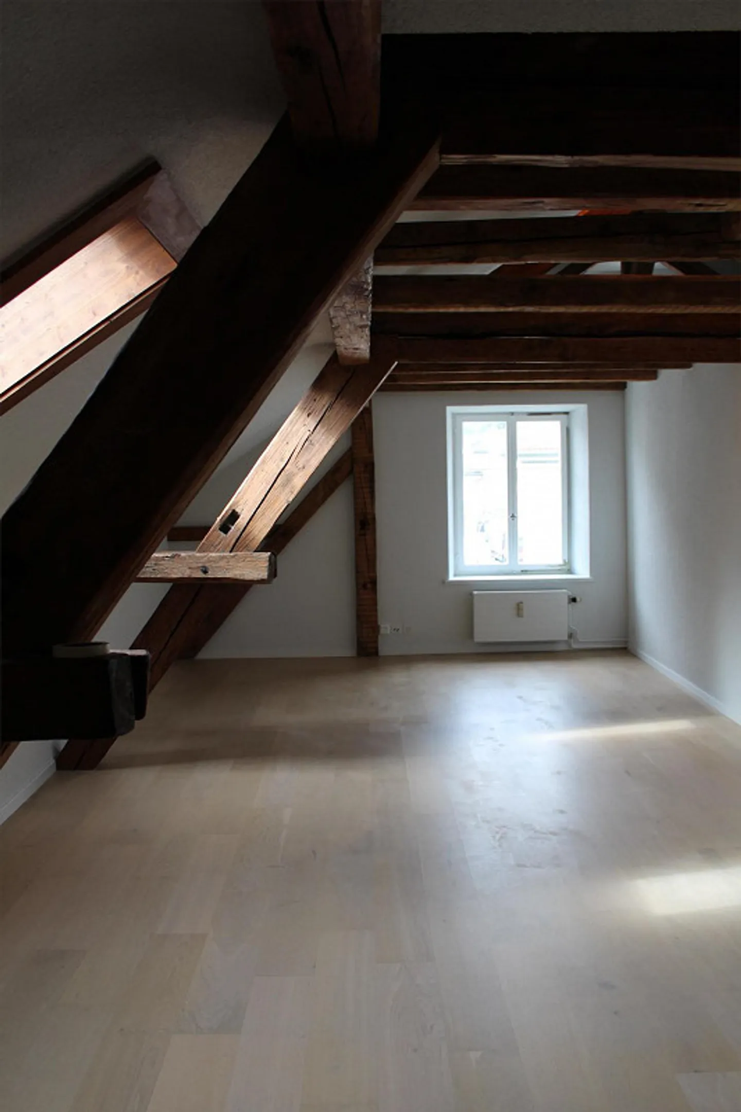 charmante 2.5-Zimmer-Dachwohnung in Glarus - Foto 5 von 14