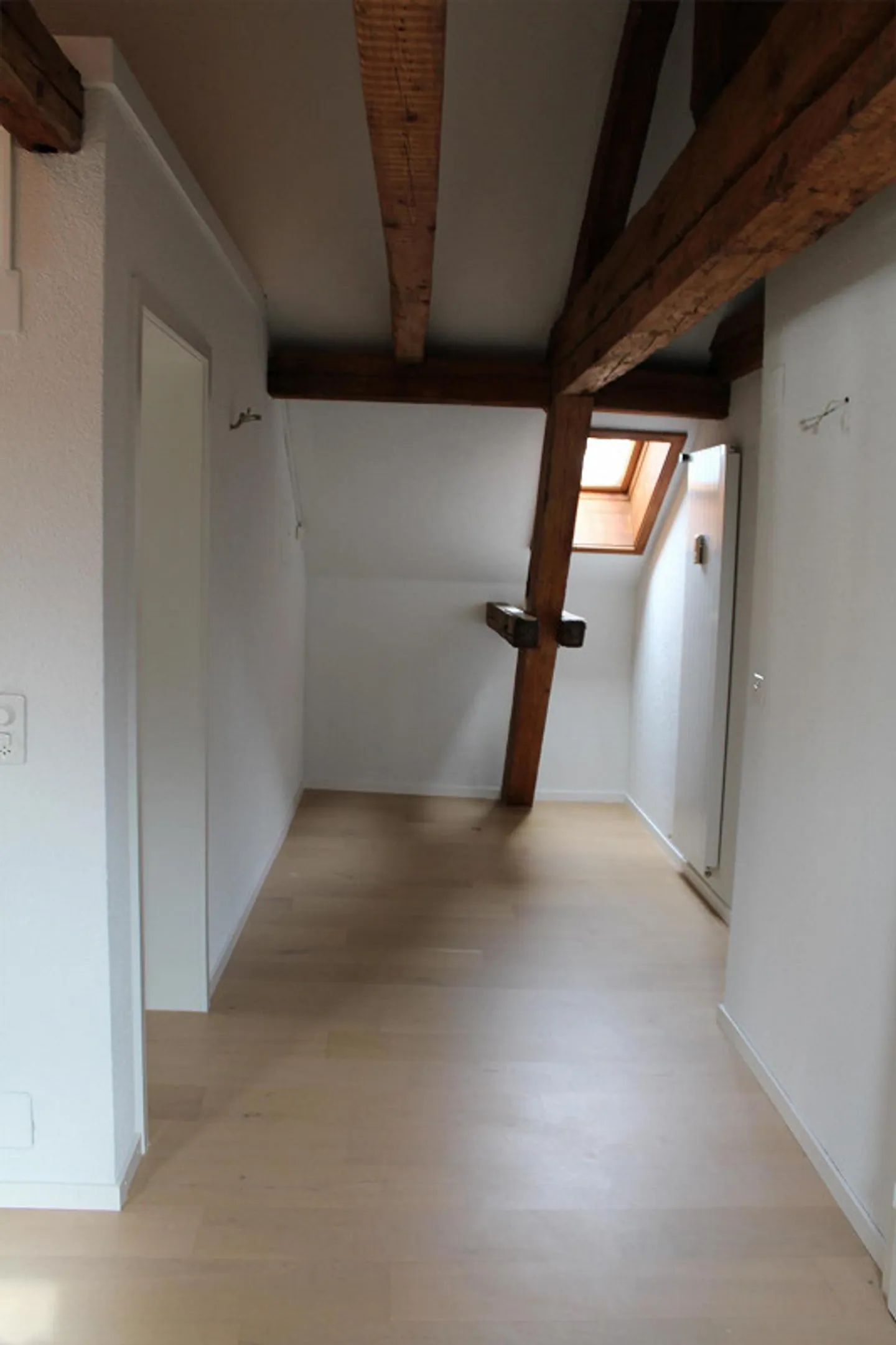 charmante 2.5-Zimmer-Dachwohnung in Glarus - Foto 6 von 14
