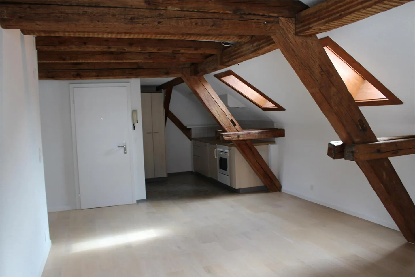 charmante 2.5-Zimmer-Dachwohnung in Glarus - Foto 7 von 14