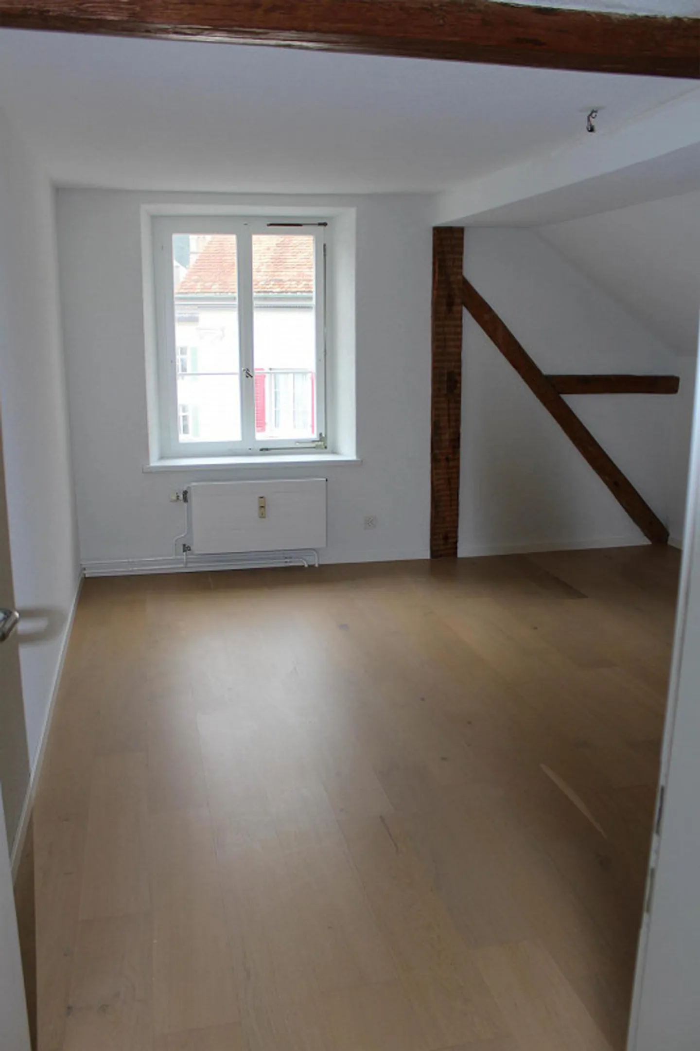 charmante 2.5-Zimmer-Dachwohnung in Glarus - Foto 8 von 14