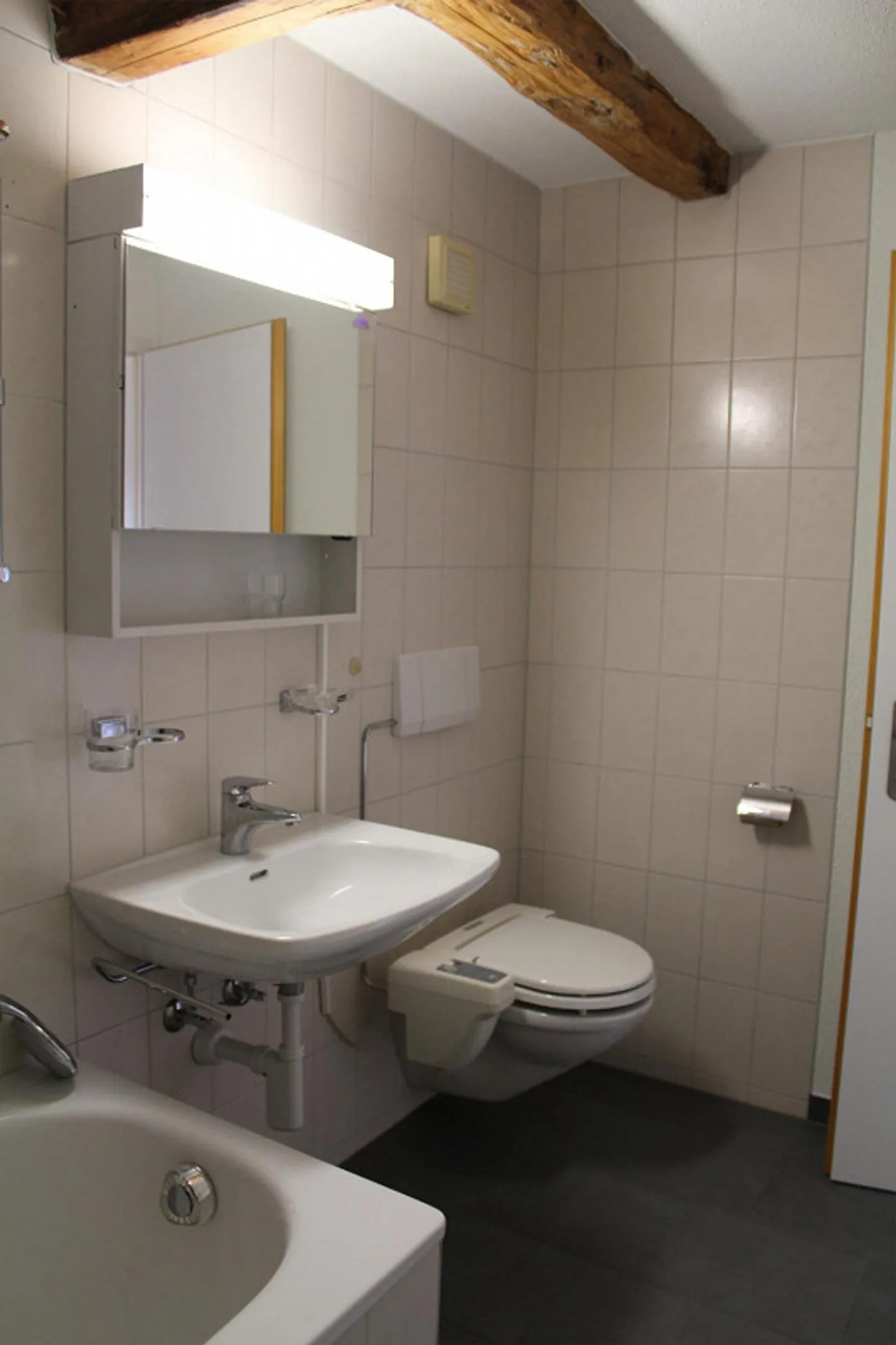 charmante 2.5-Zimmer-Dachwohnung in Glarus - Foto 12 von 14