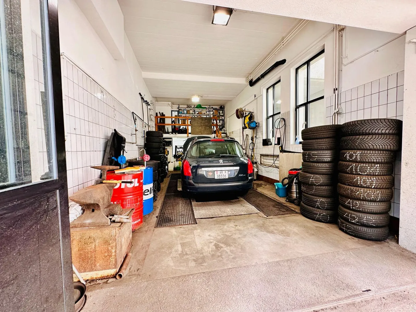 Ehemalige Garage mit Grossem Potenzial - Foto 5 von 7