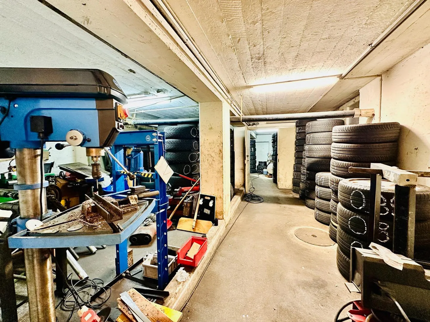 Ehemalige Garage mit Grossem Potenzial - Foto 7 von 7
