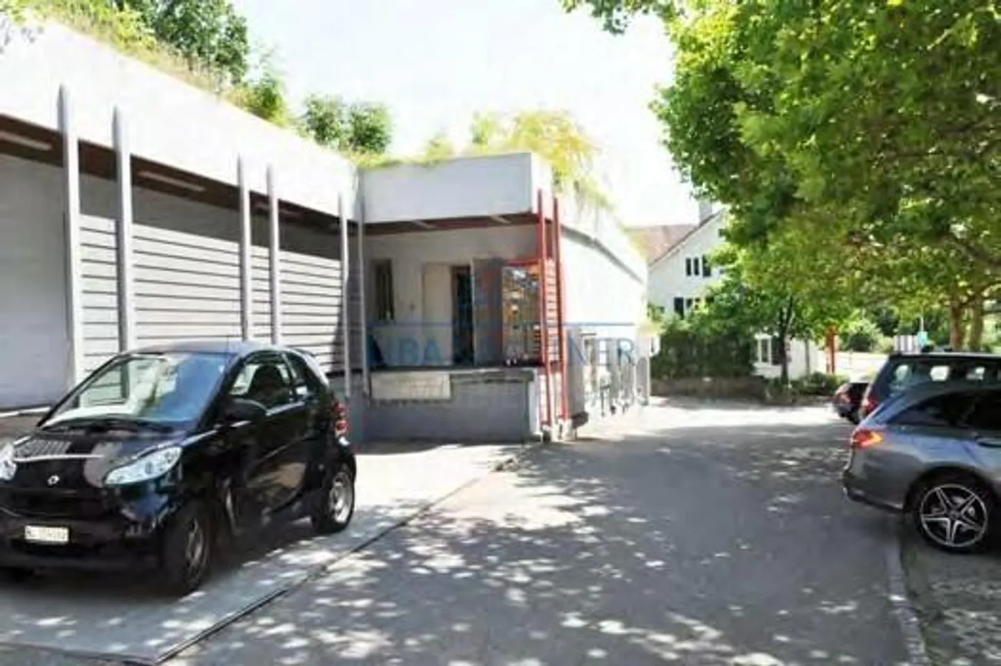 Edificio commerciale e residenziale attraente con potenziale di sviluppo - Foto 8 di 13