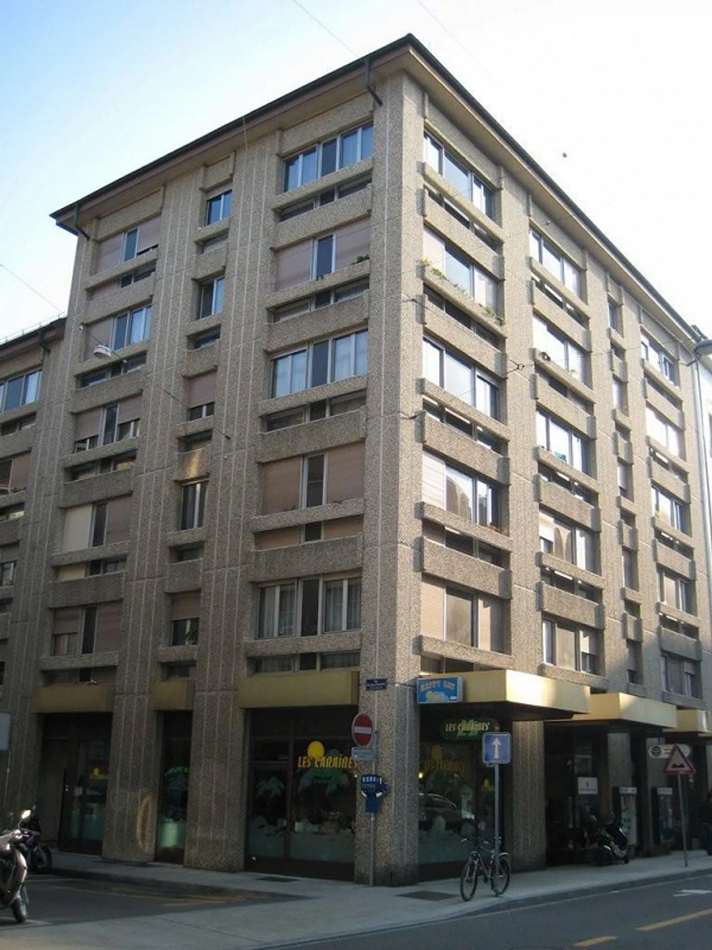 Piccolo studio ristrutturato a Paquis - Foto 1 di 5