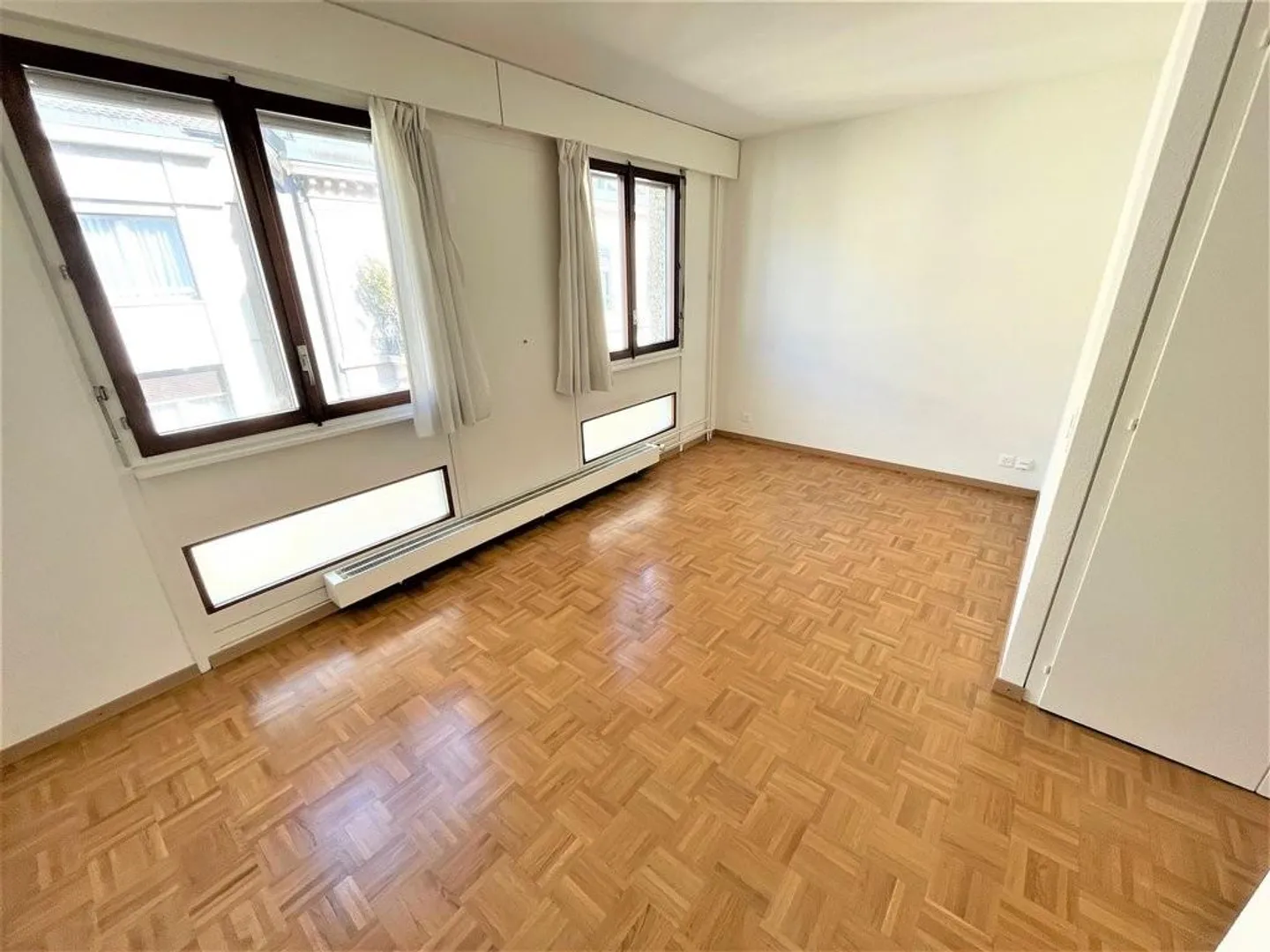 Piccolo studio ristrutturato a Paquis - Foto 4 di 5