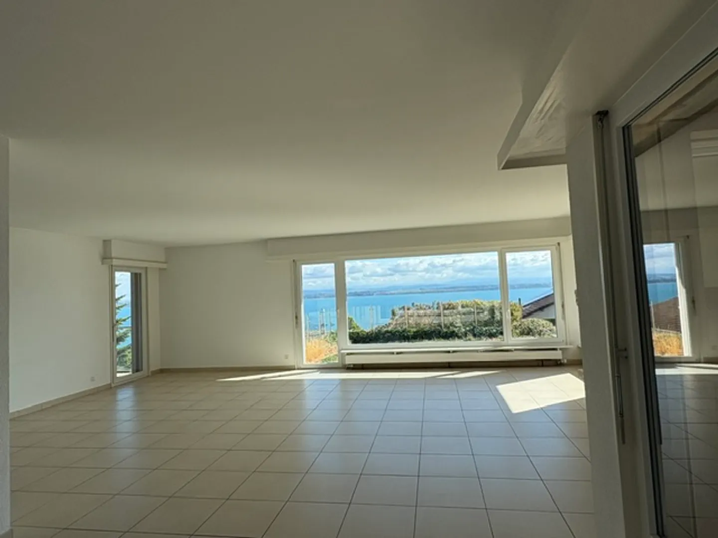 Appartement spacieux avec vue sur le lac - Photo 2 sur 13