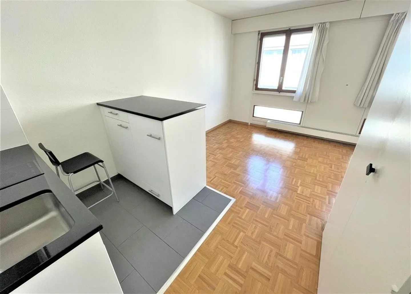 Piccolo studio ristrutturato a Paquis - Foto 5 di 5