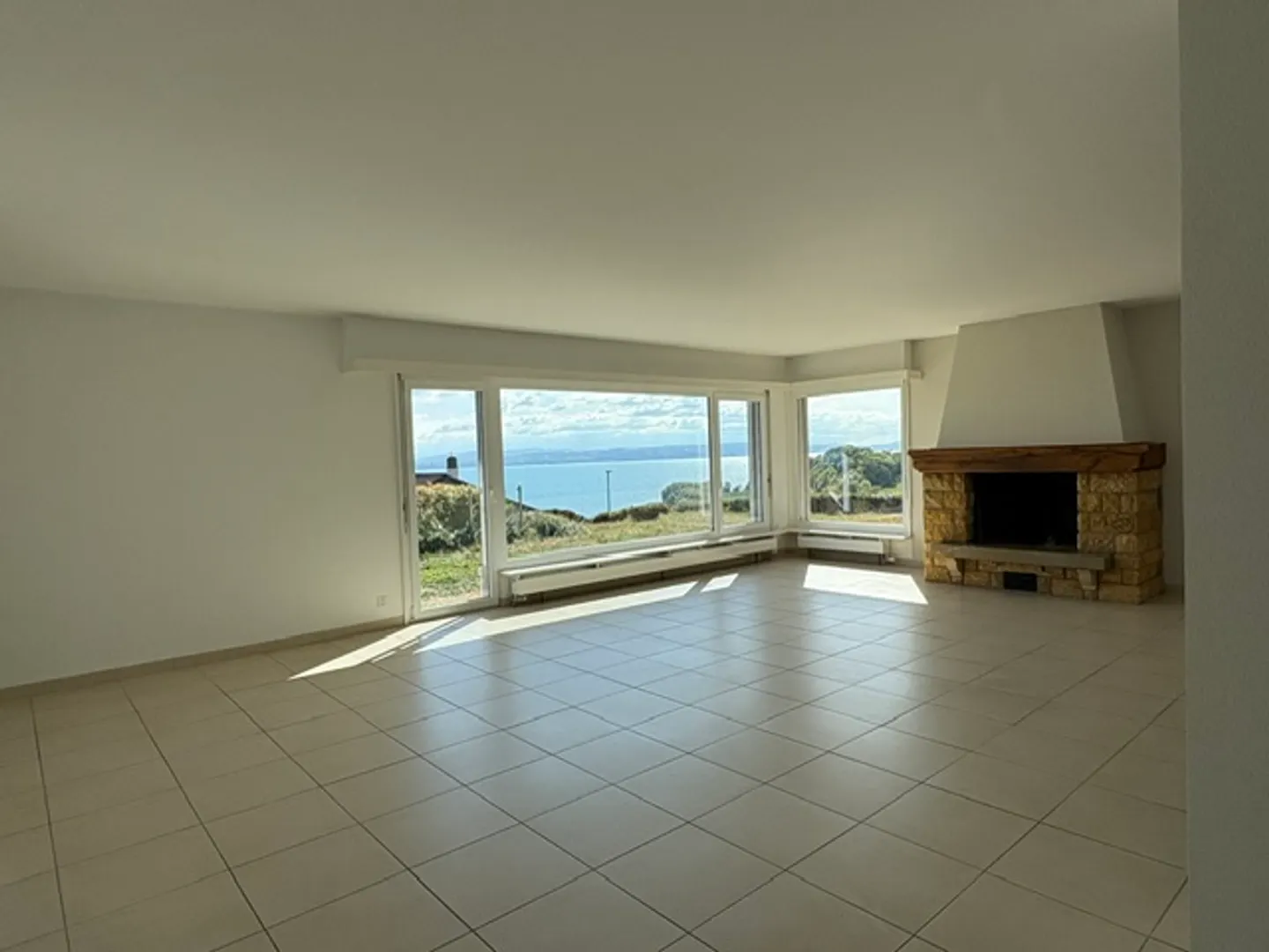 Appartement spacieux avec vue sur le lac - Photo 1 sur 13