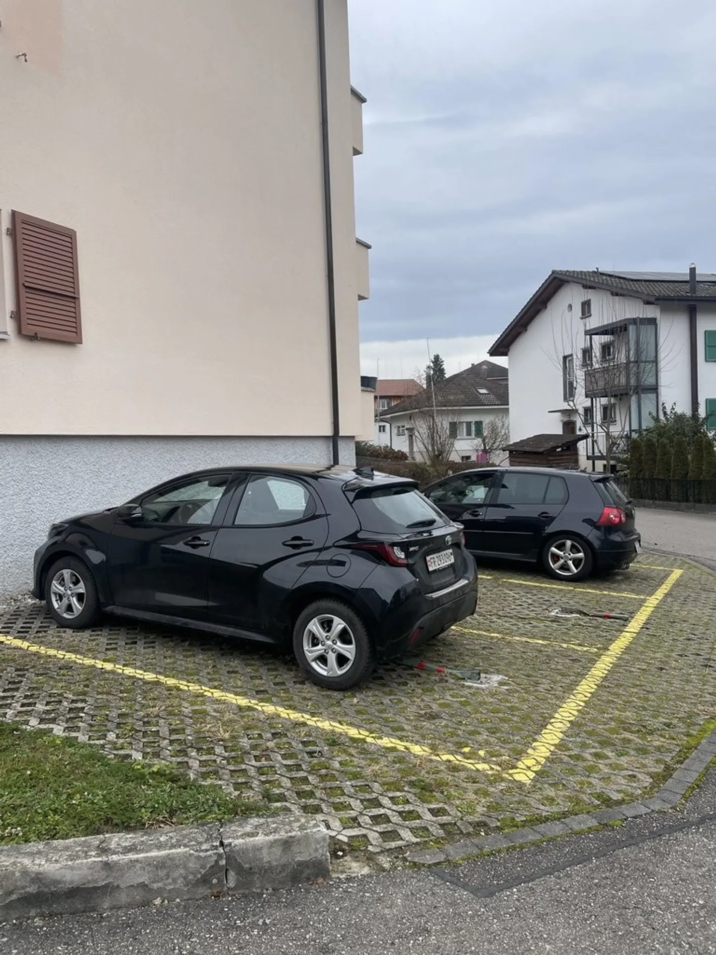 Outdoor parking space for rent! - Photo 2 of 2