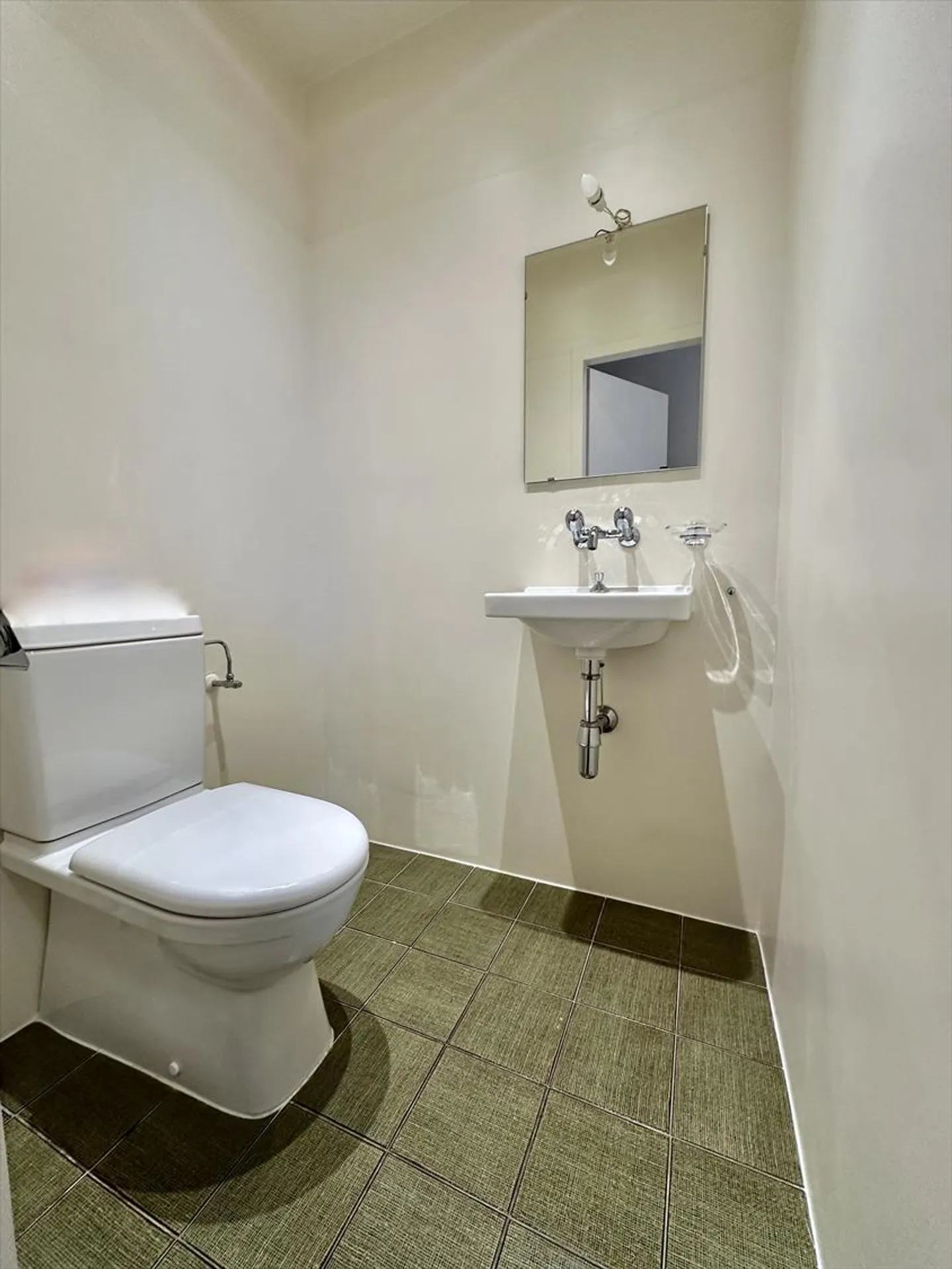 Heart of Champel 6 Gable Room – Flooded with Light, Bright and Spacious - Photo 19 of 21