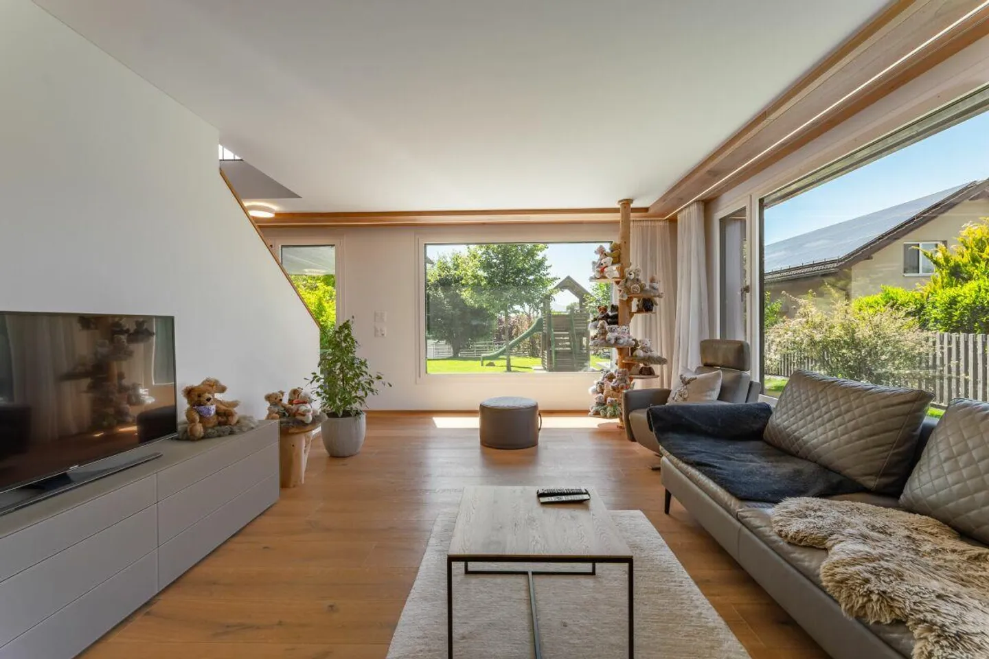 Dreamlike beautiful single-family house with large surroundings - Photo 7 of 27