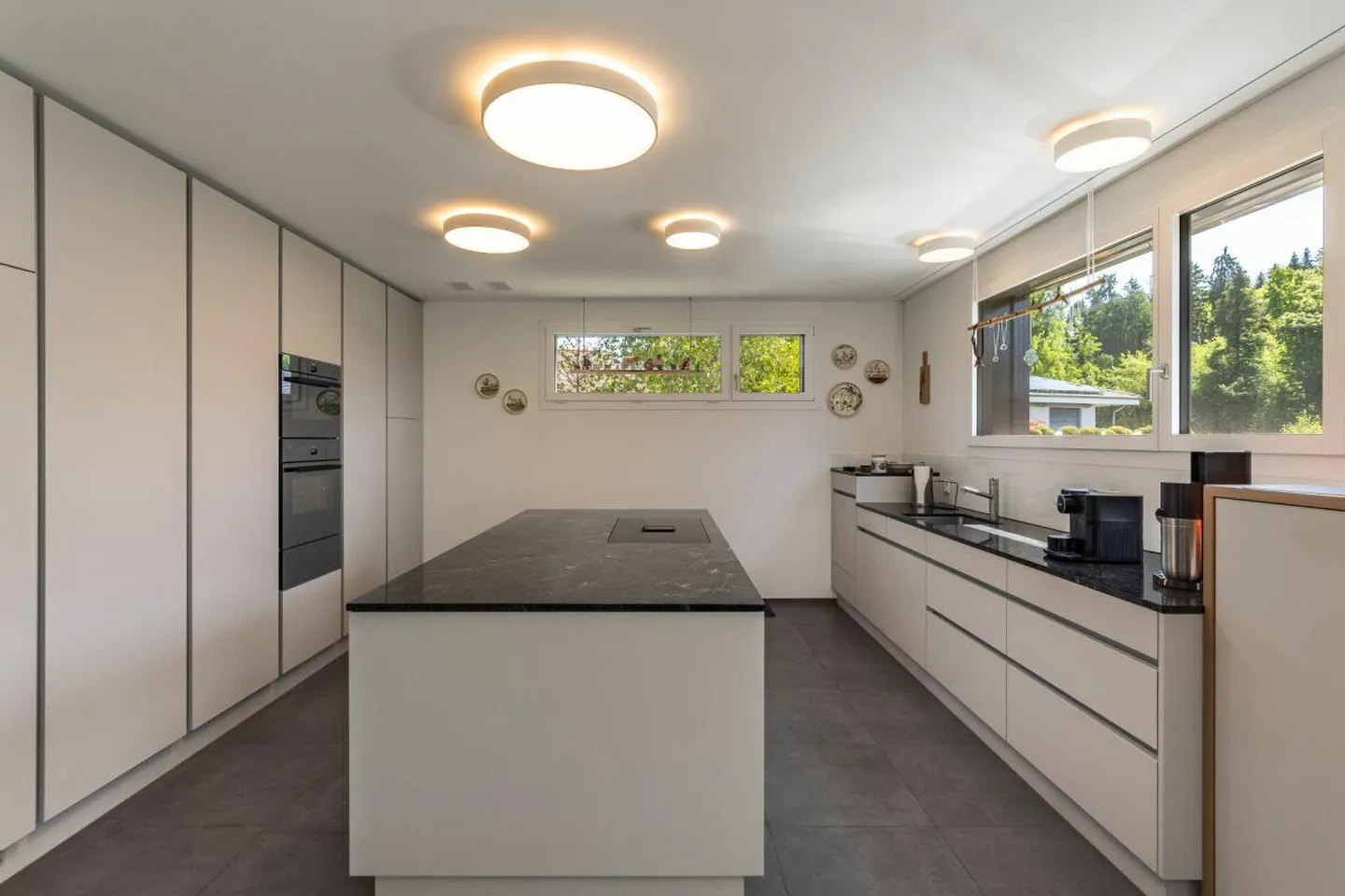 Dreamlike beautiful single-family house with large surroundings - Photo 8 of 27