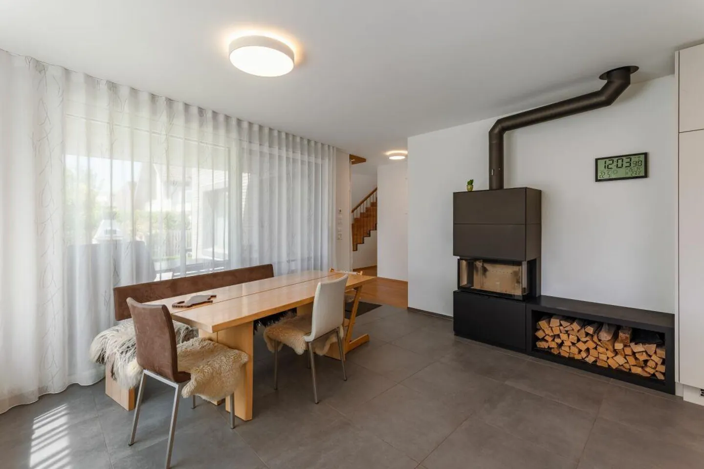 Dreamlike beautiful single-family house with large surroundings - Photo 10 of 27