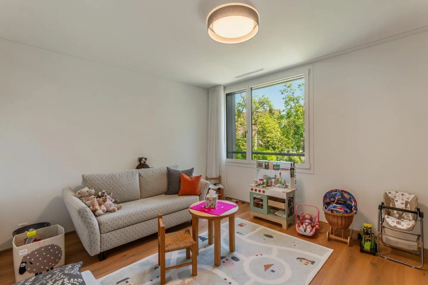 Dreamlike beautiful single-family house with large surroundings - Photo 11 of 27