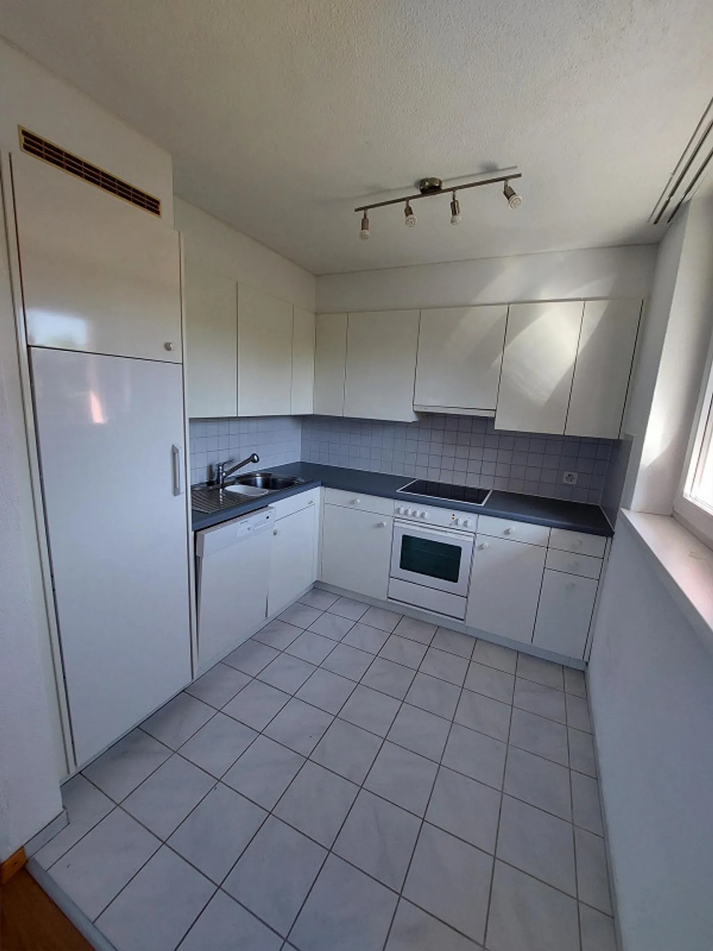 3.5-room apartment in lakeside community - Photo 2 of 9