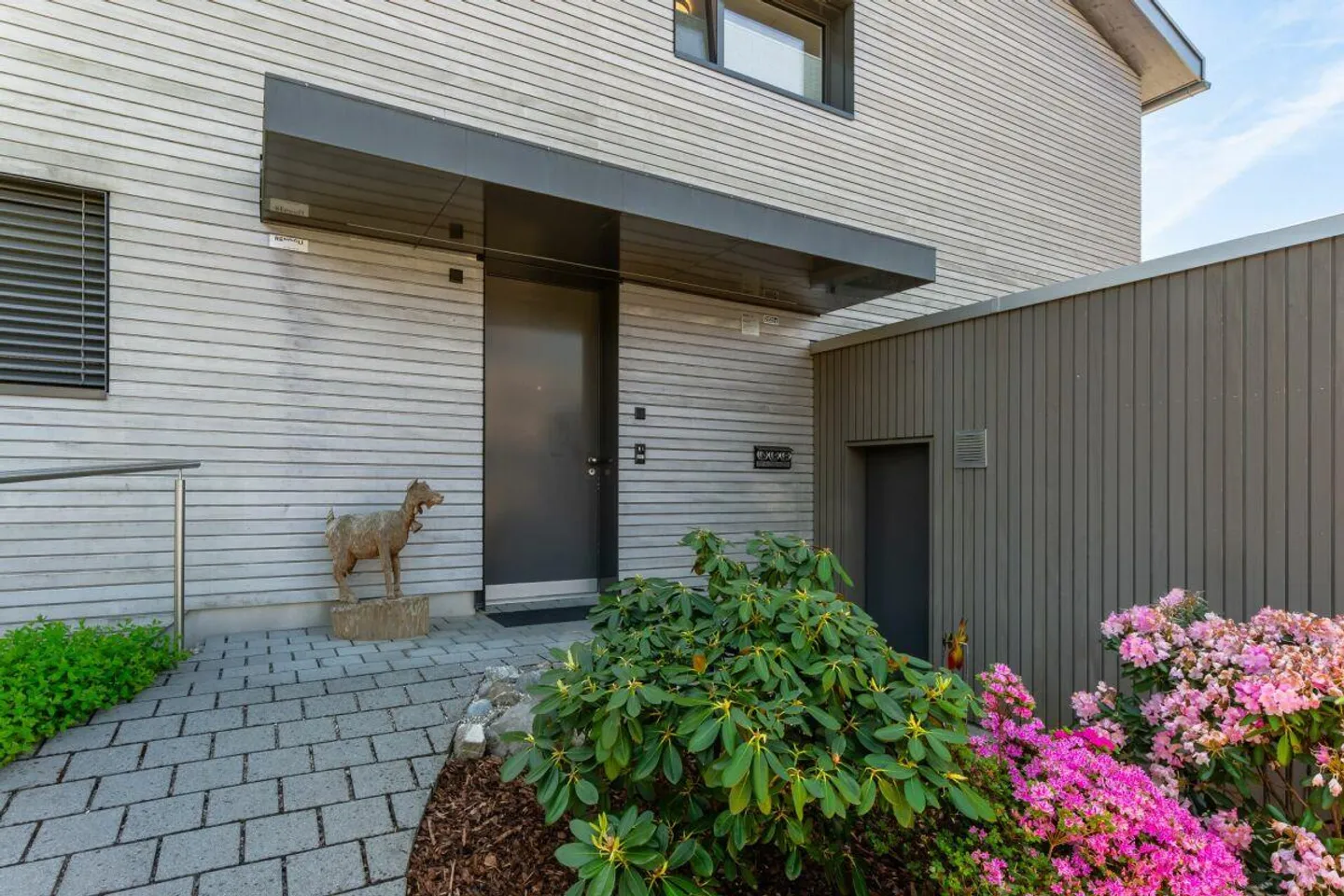 Dreamlike beautiful single-family house with large surroundings - Photo 14 of 27