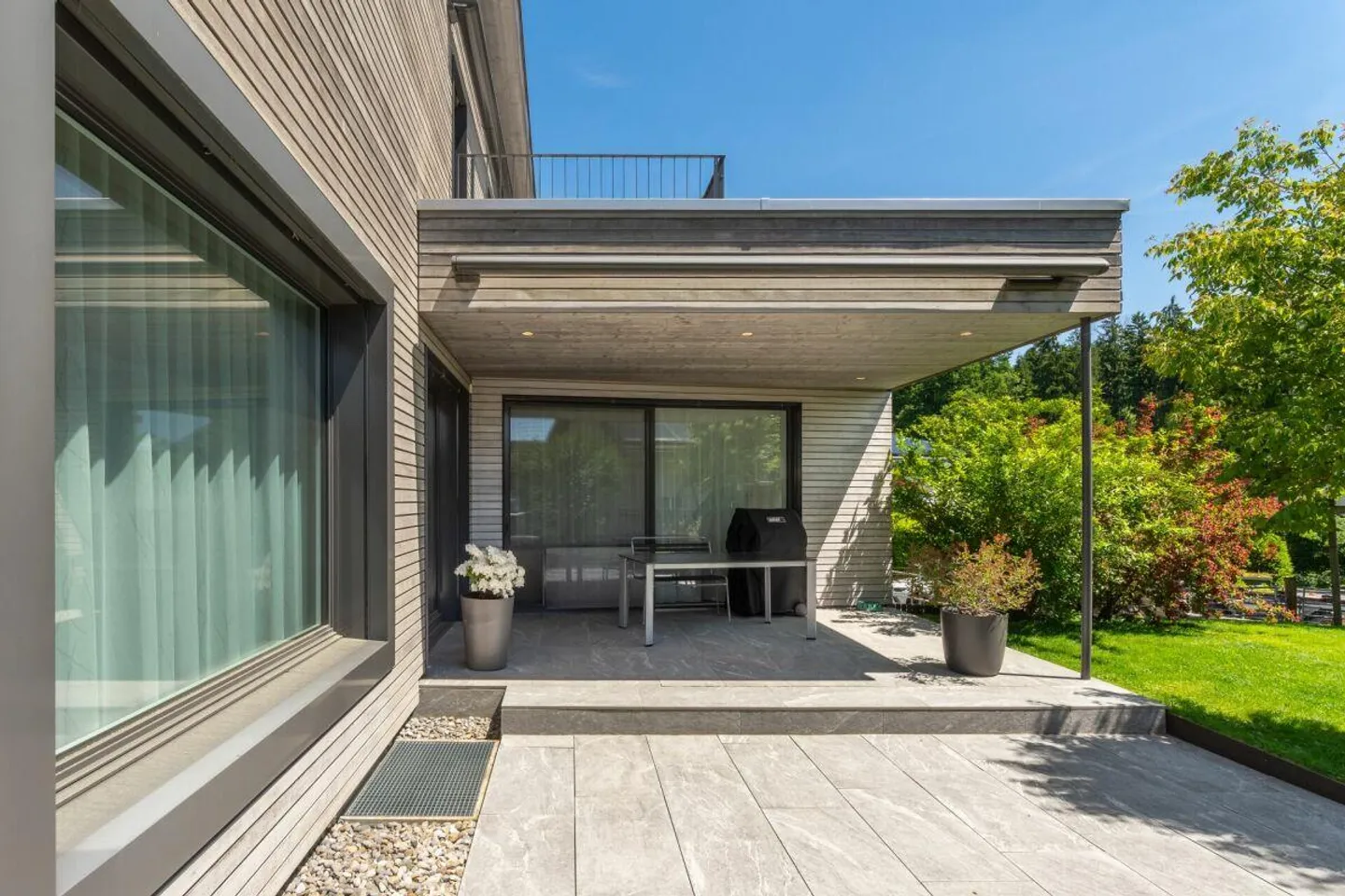 Dreamlike beautiful single-family house with large surroundings - Photo 15 of 27