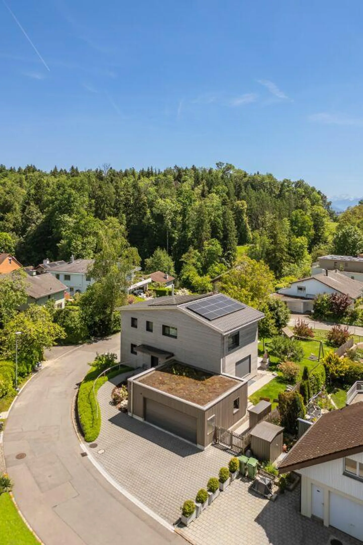 Dreamlike beautiful single-family house with large surroundings - Photo 16 of 27