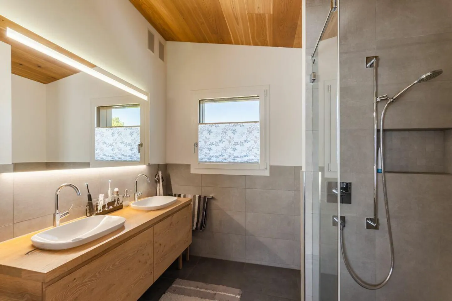 Dreamlike beautiful single-family house with large surroundings - Photo 18 of 27