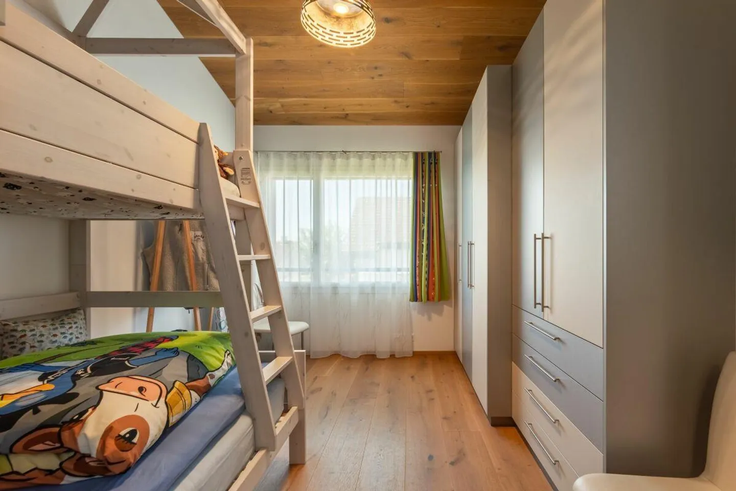 Dreamlike beautiful single-family house with large surroundings - Photo 19 of 27