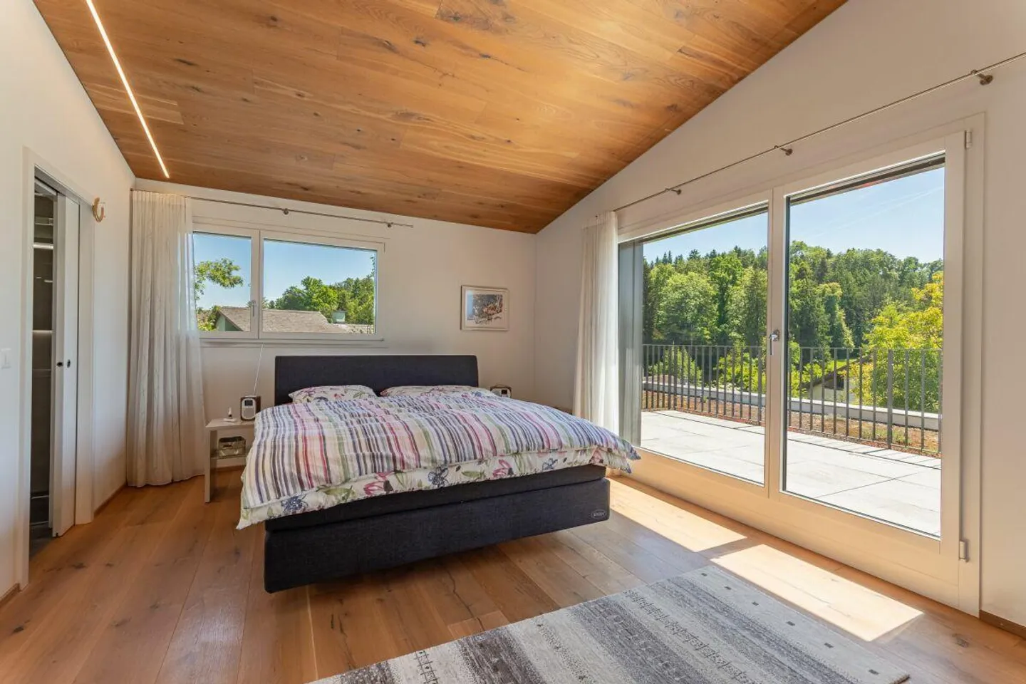 Dreamlike beautiful single-family house with large surroundings - Photo 17 of 27