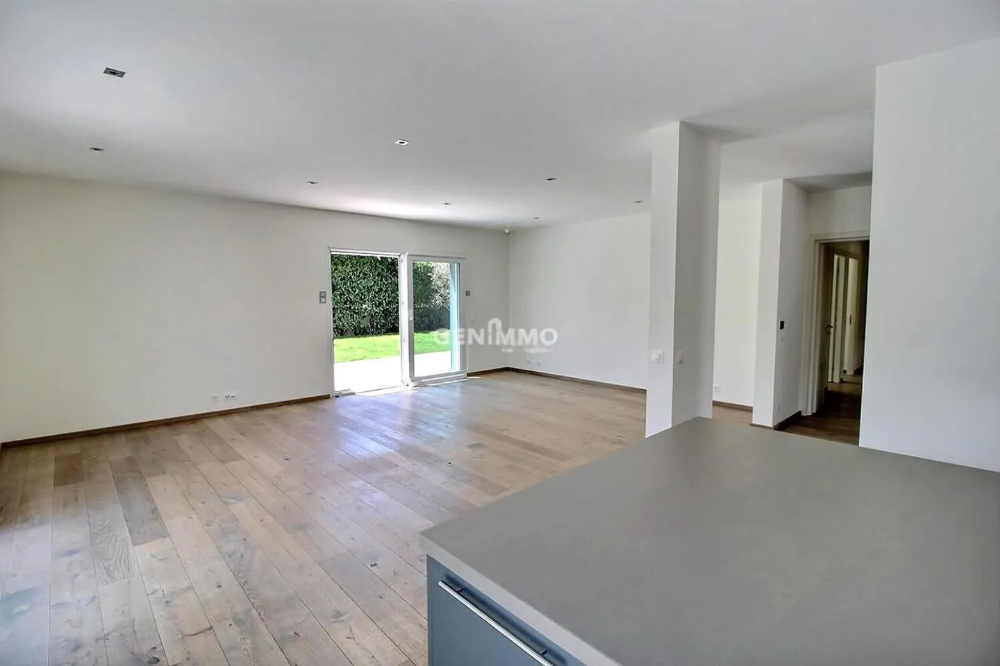 Belle maison contiguë 4 chambres à coucher - Photo 3 sur 7