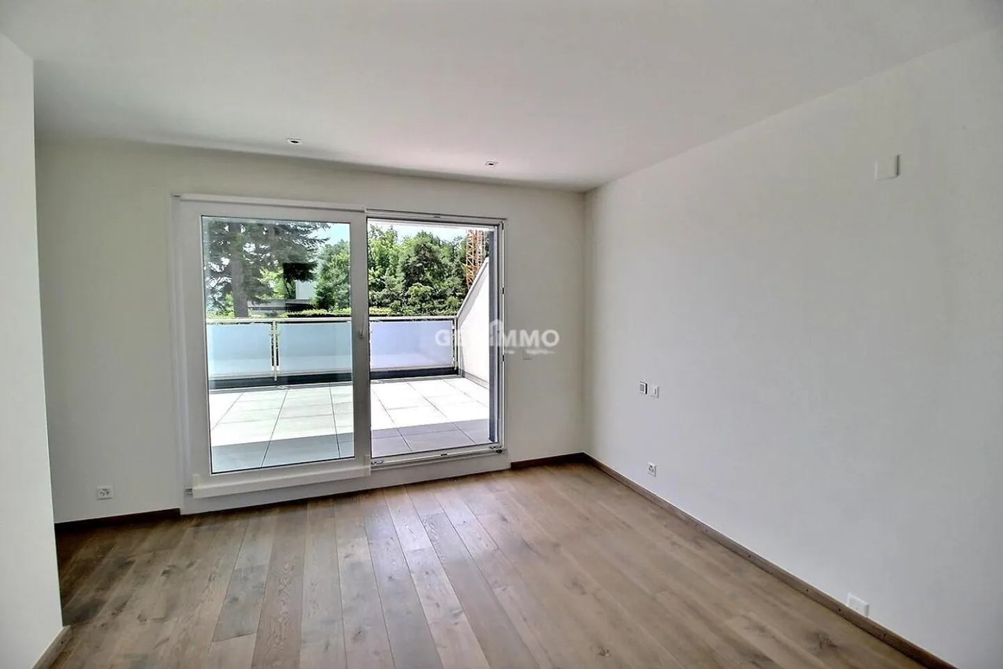 Belle maison contiguë 4 chambres à coucher - Photo 5 sur 7