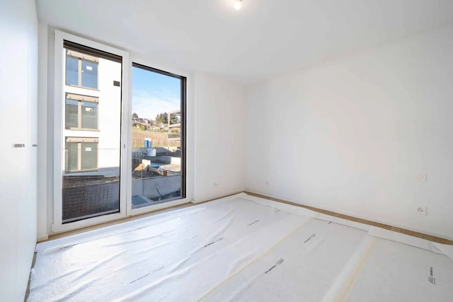 HERZSTOPPENDE  MAGNIFIK 4.5 ZIMMER NEU MIT GARTEN - Foto 8 von 9