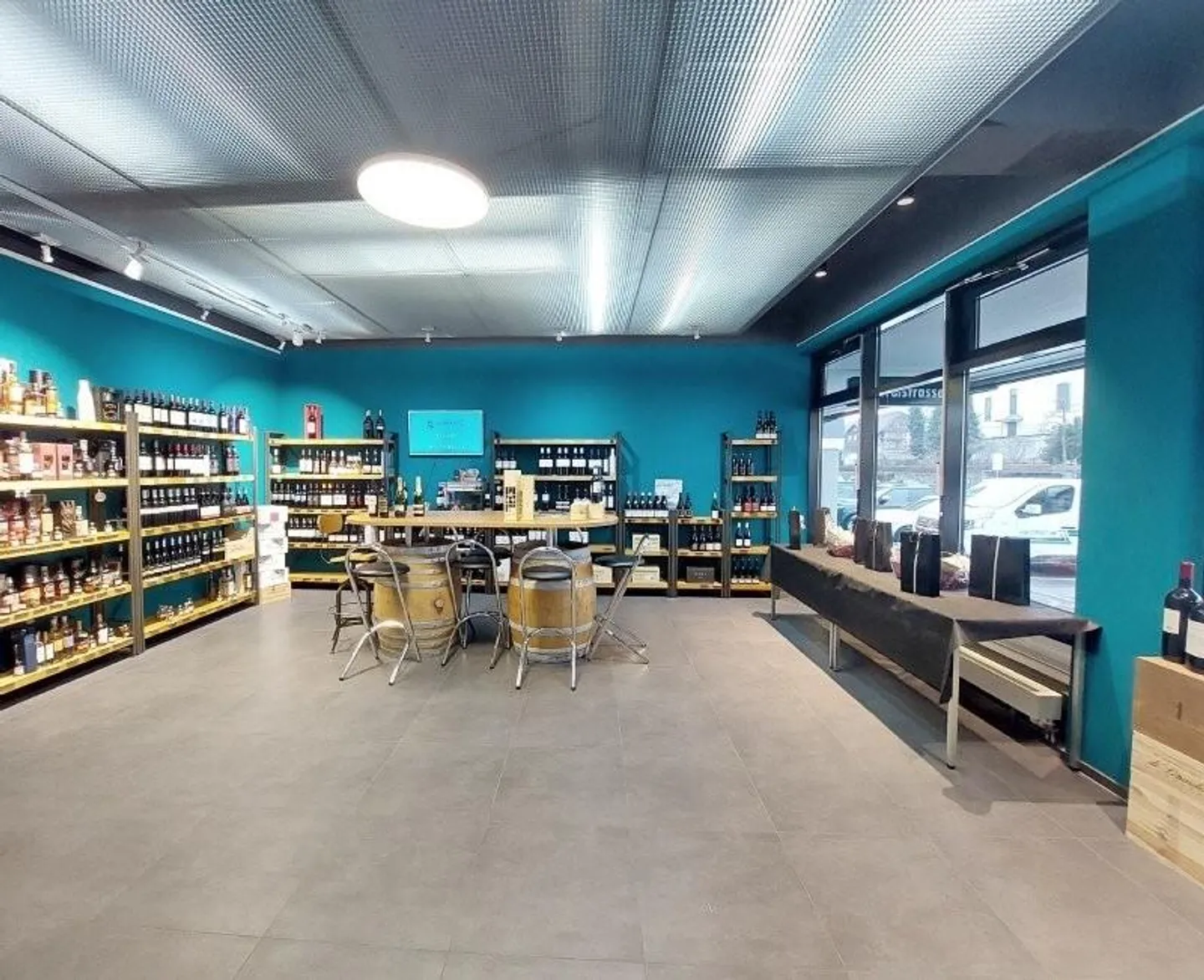 Espace de vente ou de bureau adjacent à la rue commerçante - Photo 2 sur 7