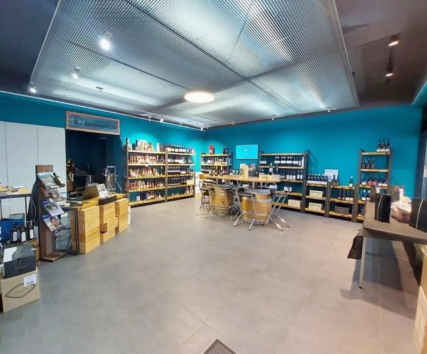 Espace de vente ou de bureau adjacent à la rue commerçante - Photo 3 sur 7