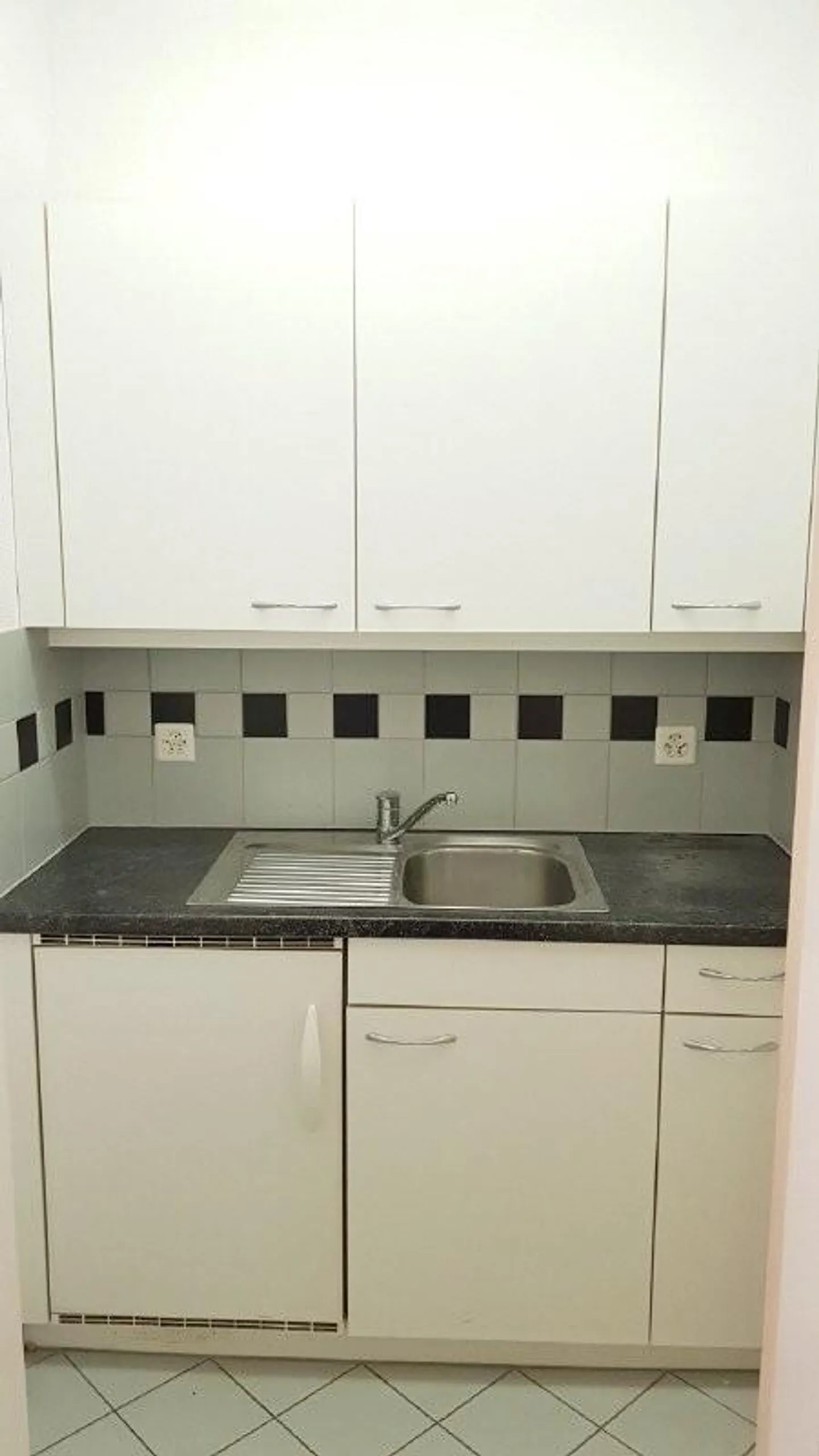 Espace de vente ou de bureau adjacent à la rue commerçante - Photo 5 sur 7