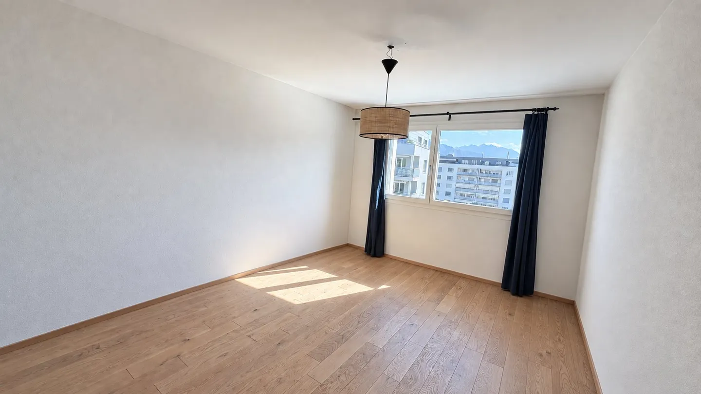 Modern Apartment with Mountain View - Photo 6 of 8