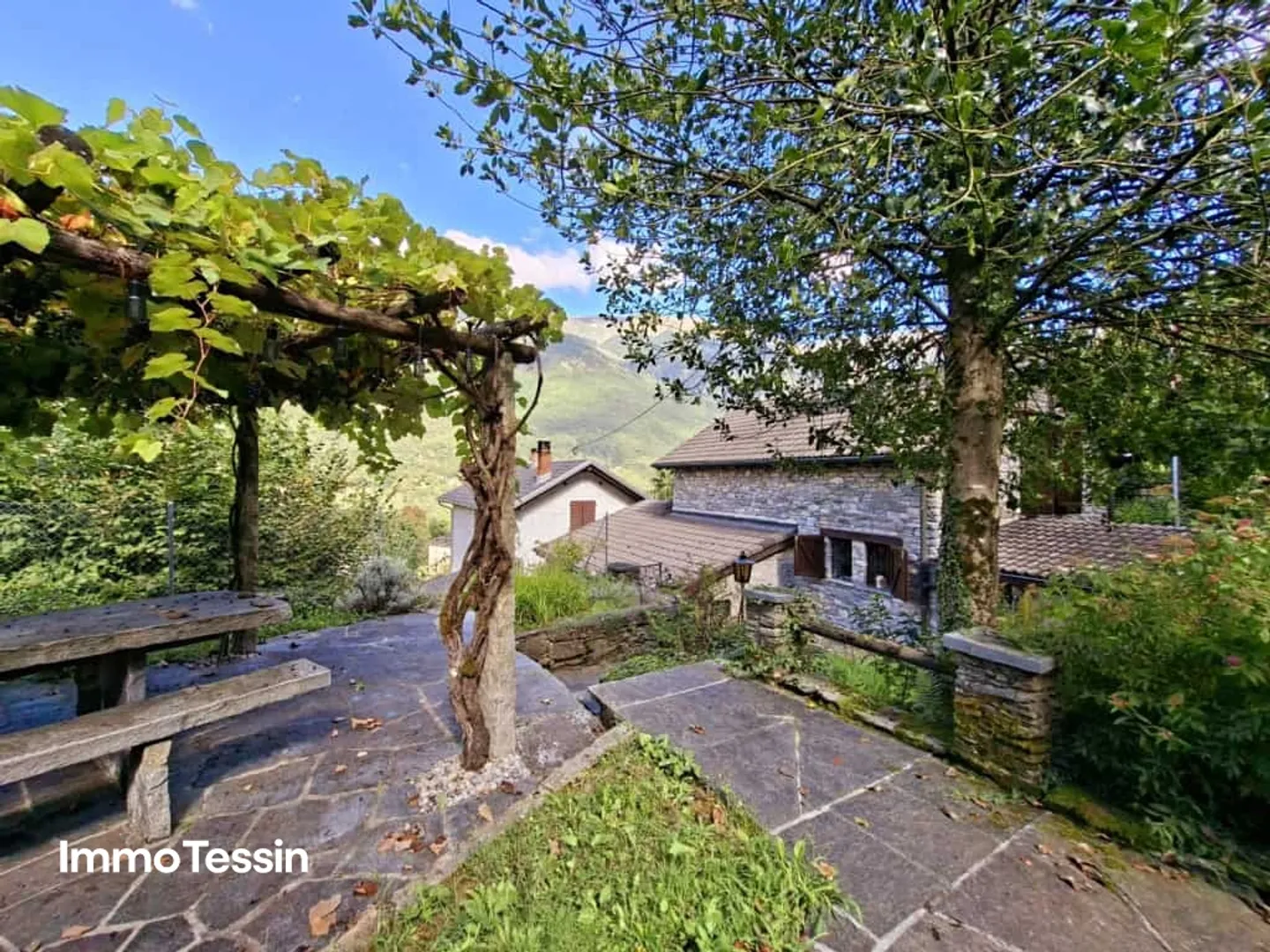 Aussergewöhnliches Anwesen im Maggiatal mit zwei Rusticos und Weinberg, ein Ort voller Charme inmitten der Natur - Photo 1 of 13