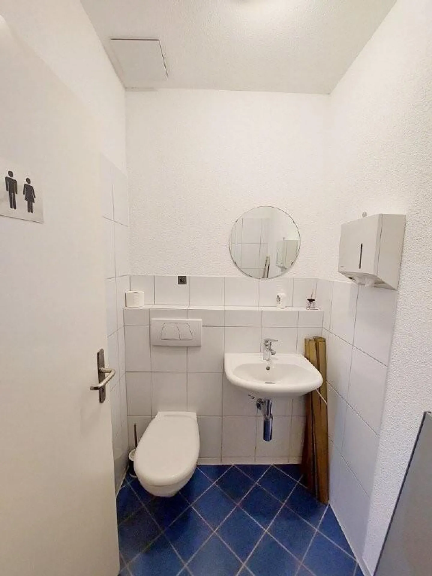 Espace de vente ou de bureau adjacent à la rue commerçante - Photo 4 sur 7