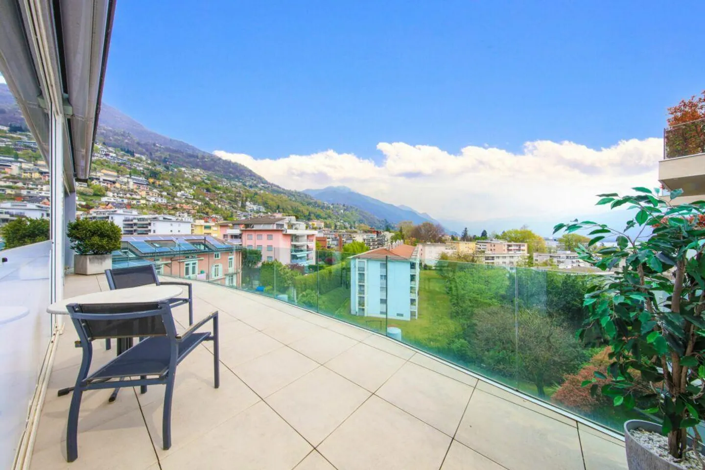 MINUSIO - Attico elegante con vista parziale sul lago - Foto 7 di 29