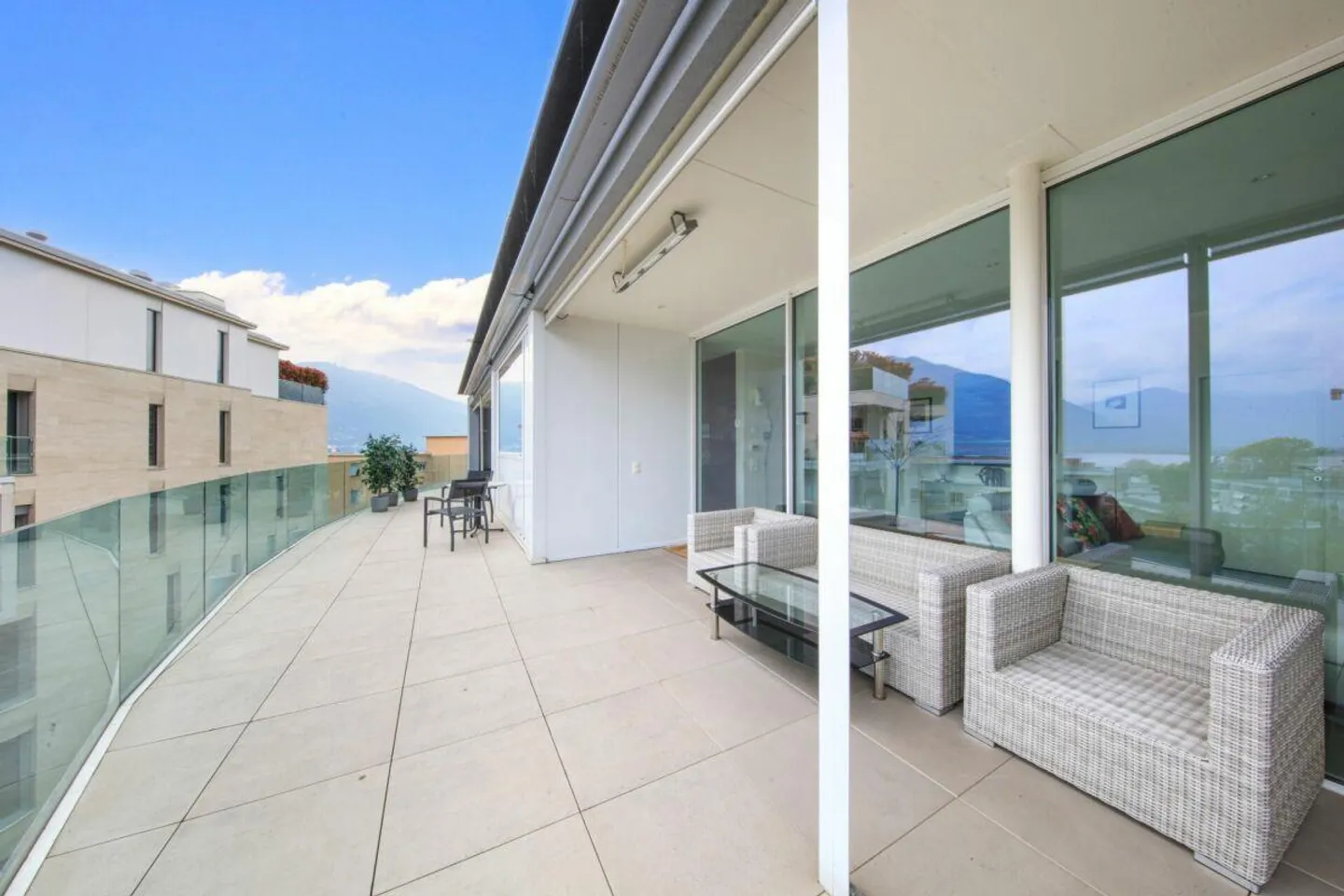 MINUSIO - Attico elegante con vista parziale sul lago - Foto 25 di 29