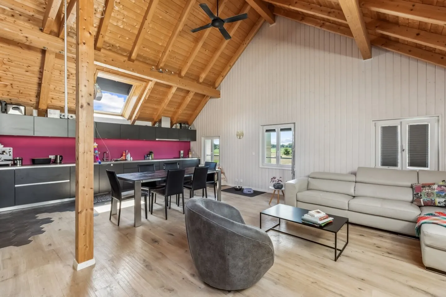 Magnificent renovated apartment with private garden - Photo 1 of 9