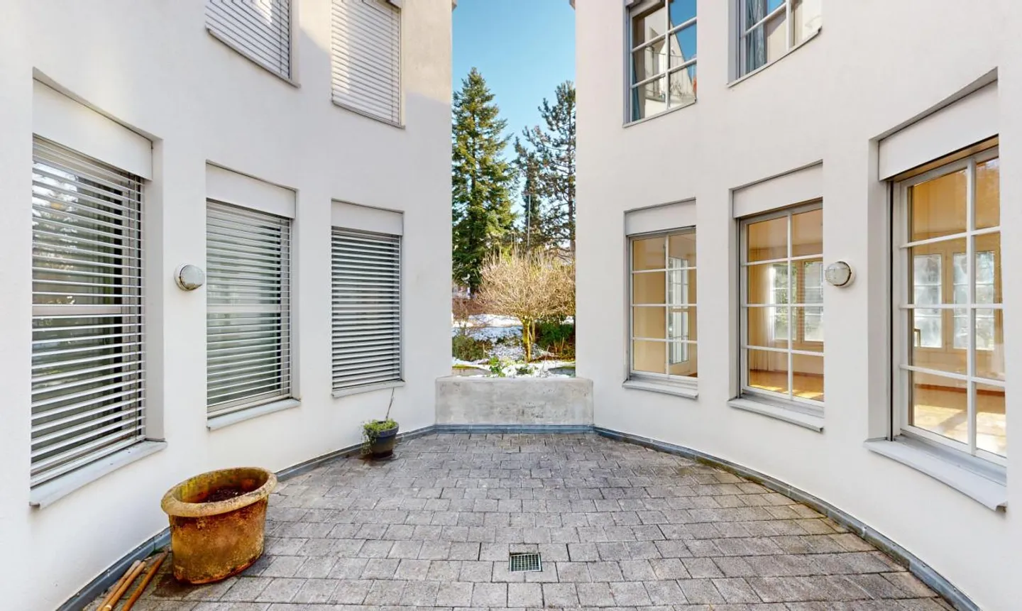 Ruhig gelegene 4.5-Zimmer-Maisonette mit Dachterasse in Bonstetten - Foto 1 von 13