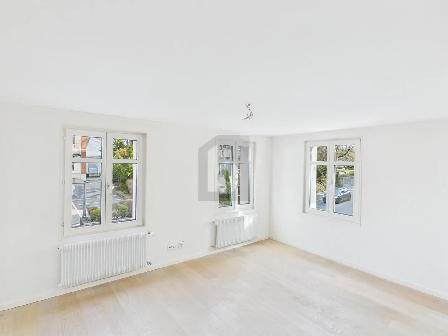 CENTRALE, CON AREA SEDUTA IN GIARDINO - Foto 2 di 6